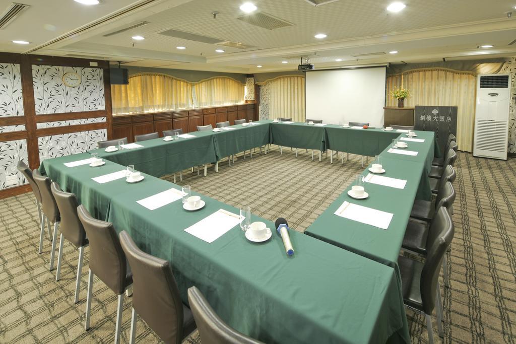 Cambridge Tainan Hotel Exterior foto